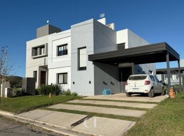 Casa de 8 ambientes, Malagueño · Casa de Categoría de 3 Dorm. con Pileta en Venta en Tejas 4 – Malagueño