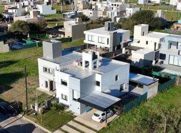 Casa de 8 ambientes, Malagueño · Casa de Categoría de 3 Dorm. con Pileta en Venta en Tejas 4 – Malagueño