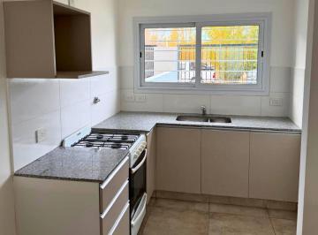 Casa · 120m² · 4 Ambientes · 1 Cochera · Casa en Alquiler