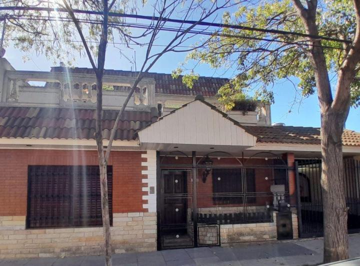 Casa · 150m² · 4 Ambientes · 3 Cocheras