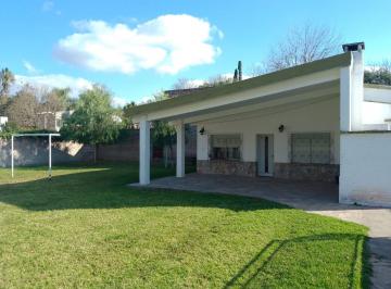 Casa · 76m² · 3 Ambientes · 3 Cocheras · Alquiler de Casa de 2 Dormitorio en Funes