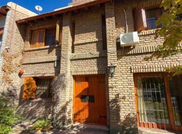 Casa · 178m² · 9 Ambientes · 1 Cochera · Venta Casa 4 Dorm., Centro Este, Neuquén
