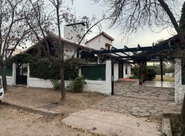 Casa · 300m² · 10 Ambientes · 2 Cocheras · Casa en Venta en Chacras de Coria, Mendoza