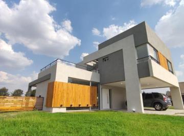 Casa · 146m² · 4 Ambientes · Casa en Venta - 3 Dorm. 3 Baños 2 Cocheras - 211 m² - Horizontes Al Sur