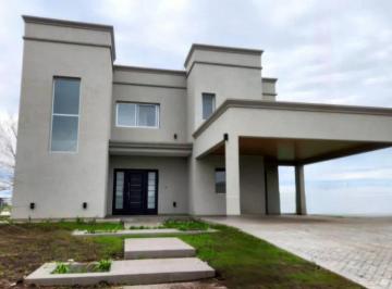 Casa · 212m² · 4 Ambientes · 2 Cocheras · Casa en Venta - 3 Dorm. 4 Baños - Cocheras - 700 m² - El Rebenque, Presidente Perón, Guernica