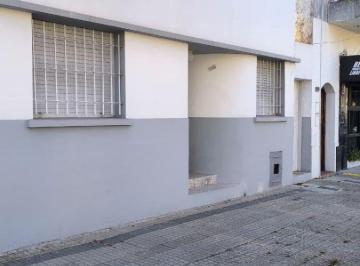 Casa de 3 ambientes, La Plata · Alquiler Casa 3 Ambientes con Enorme Fondo Libre - Zona Plaza Azcuénaga