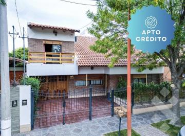 Casa · 199m² · 9 Ambientes · 2 Cocheras · Casa en Manzanares 1