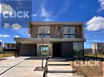 Casa · 184m² · 5 Ambientes · 4 Cocheras · Venta - Casa 5 Ambientes a Estrenar en Barrio Privado Puertos del Lago - Riberas - Escobar