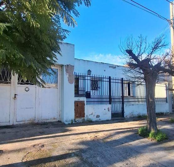 Casa · 100m² · 6 Ambientes · 1 Cochera