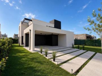 Casa · 350m² · 6 Ambientes · 2 Cocheras · Casa en Vida Barrio Cerrado