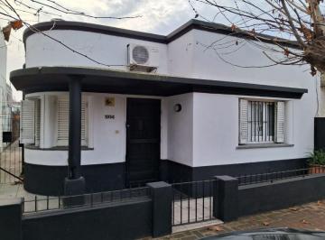 Casa de 6 ambientes, Quilmes · Venta en Block, 2 Casas Sobre Av Urquiza.
