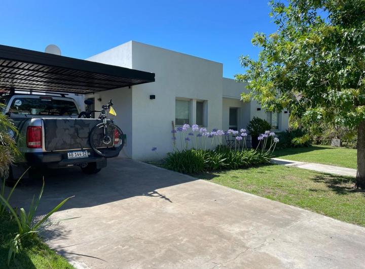 Casa · 140m² · 5 Ambientes · 2 Cocheras