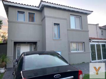 Casa · 220m² · 5 Ambientes · 2 Cocheras · Casa en Venta - 3 Dorm. 3 Baños 2 Cocheras - 450 m² - La Candela, Pilar