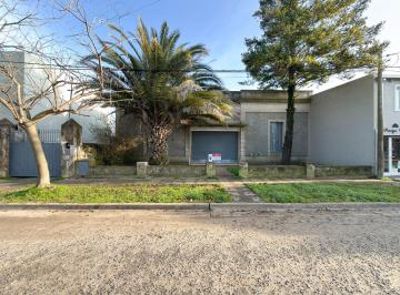 Casa · 184m² · 4 Ambientes · 2 Cocheras · Venta Casa Mas Local en Maria Ignacia Vela