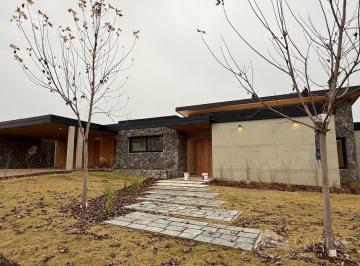 Casa · 1650m² · 3 Dormitorios · Casa en Estancia El Terron Una Planta Golf