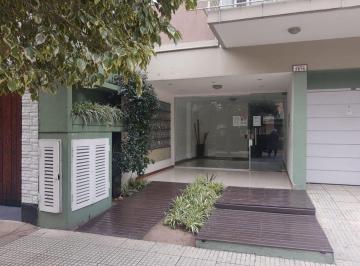 Departamento · 35m² · 1 Ambiente · Alquiler 2 Amb. Balcon. Caseros Centro - Bajas Exp.