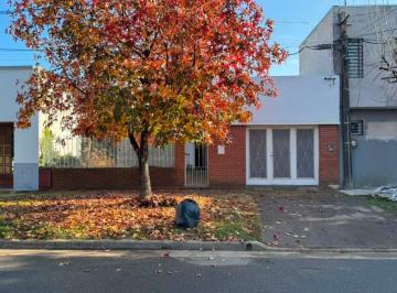 Casa de 4 ambientes, La Plata · Casa en Venta - 529 E/ 118 y 119 Tolosa - Apta Credito Bancario