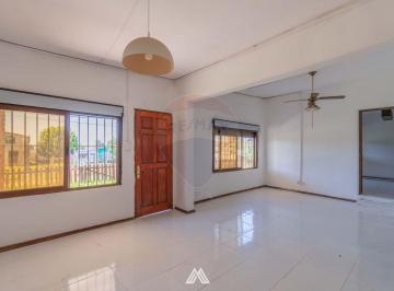 Casa · 86m² · 4 Ambientes · 2 Cocheras · Venta de Casa con 2 o 3 Dorm. en Pando