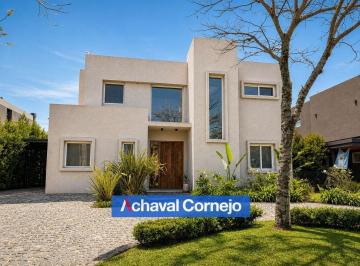 Casa · 194m² · 5 Ambientes · 5 Cocheras · Venta / Casa de 3 Dorm., Playroom, Pileta / Barrio Vistas, Puertos