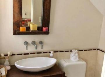 Casa · 245m² · 7 Ambientes · Hb Bienes Raices Vende Casa Muy Comoda en La Colina, Excelente Acceso