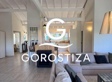 Casa · 152m² · 4 Ambientes · Golf II