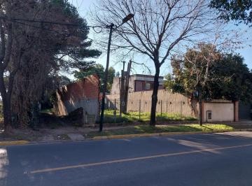 Terreno · 224m² · Terreno con Casona y Construccion Tipo Galpon Sin Terminar