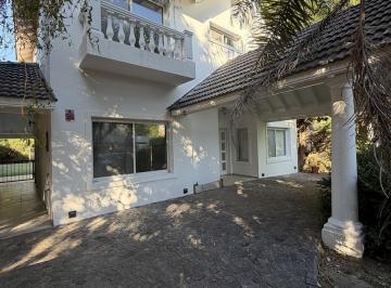 Casa · 233m² · 5 Ambientes · 2 Cocheras · Casa en Abril Club de Campo