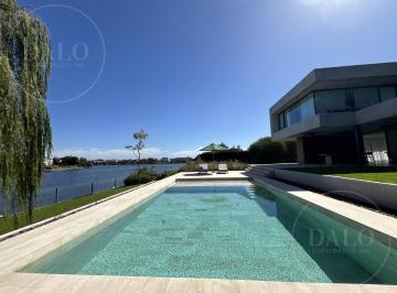Casa · 750m² · 8 Ambientes · 7 Cocheras · Casa en Los Castores