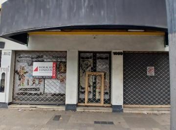 Local comercial · 200m² · Local Comercial en Alquiler Sobre Av Patria, con Gran Vidriera, 200 m² Cubiertos y Múltiples Posibi