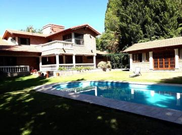 Casa · 494m² · 9 Ambientes · 8 Cocheras · Casa en Chacras de Coria con Excelente Ubicación