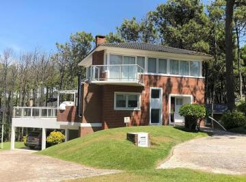 Casa · 230m² · 8 Ambientes · 2 Cocheras · Casa en Venta de 8 Ambientes en Pinamar Norte a 200 m del Mar