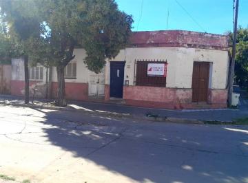 Casa · 130m² · 4 Ambientes · Casa Esquina a Reciclar con Local Comercial en B° Los Paraísos