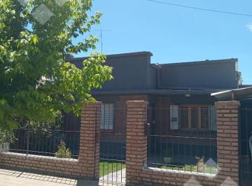 Casa · 325m² · 3 Dormitorios · Casa en Cinco Saltos