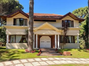 Casa · 260m² · 5 Ambientes · 1 Cochera · Casa - Lasalle
