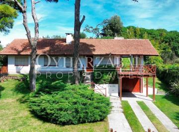 Casa · 200m² · 5 Ambientes · 2 Cocheras · Casa en Alquiler Temporal