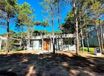 Casa · 1100m² · 5 Ambientes · Casa en Alquiler Temporario