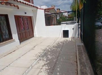 Casa · 165m² · 6 Ambientes · 1 Cochera · Casa Reciclada de 3 Dorm. con Patio - 360 m² de Terreno