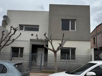 Casa · 110m² · 5 Ambientes · 1 Cochera · Alquiler Casa 3 Dorm. - Fernandez Oro - Rio Negro