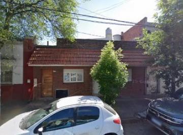 Casa · 45m² · 3 Ambientes · Alquiler Casa PH 3 Al Frente con Pequeño Patio Brown y 20 de Septiembre