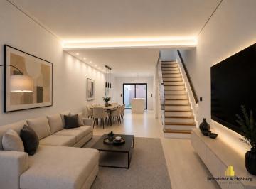 Casa · 192m² · 5 Ambientes · 2 Cocheras · Tríplex a Estrenar con Jardín y Doble Cochera – Confort y Estilo en Cada Rincón