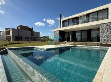 Casa · 330m² · 5 Ambientes · 2 Cocheras · Casa en Alquiler en Costas, Puertos, Escobar