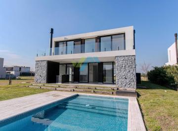 Casa · 330m² · 5 Ambientes · 2 Cocheras · Casa en Alquiler en Costas, Puertos, Escobar
