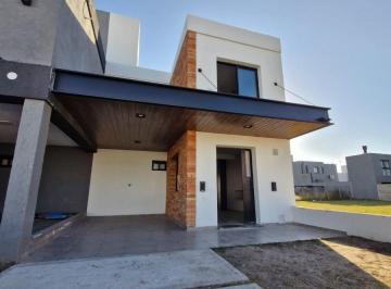 Casa · 120m² · 3 Ambientes · 1 Cochera · Duplex 2 Dorm. en Rincones de Manantiales