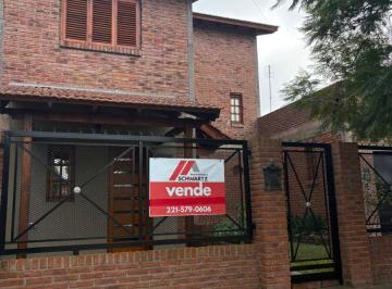 Casa de 5 ambientes, La Plata · Casa Dos Plantas, Tres Dormitorio y Cocheta a m de Autopista Buenos Aires - La Plata