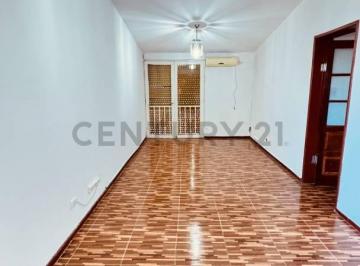 Departamento · 79m² · 5 Ambientes · 1 Cochera · Venta de Departamento