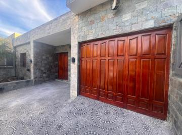 Casa de 6 ambientes, Córdoba · Casa en Alquiler - Barrio Ayacucho
