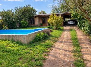 Casa · 190m² · 4 Ambientes · 2 Cocheras · Casa con Pileta y Gran Parque en Villa Rivera Indarte – 700 m² de Lote
