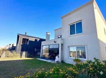 Casa · 160m² · 5 Ambientes · Oportunidad! Casa en Venta en Vila Marina II, Villanueva, Tigre