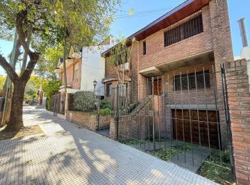 Casa · 225m² · 4 Ambientes · 2 Cocheras · Casa 7 Ambientes Villa Devoto, Excelente Ubicación