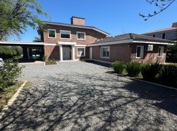 Casa · 420m² · 4 Dormitorios · Casa en Venta Country La Paloma